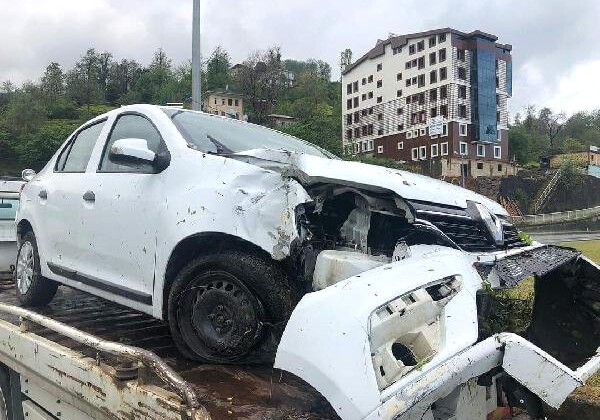 Rize’ de, MHP MYK Üyesi olan Otomobil Kaza Yaptı: 3 Yaralı