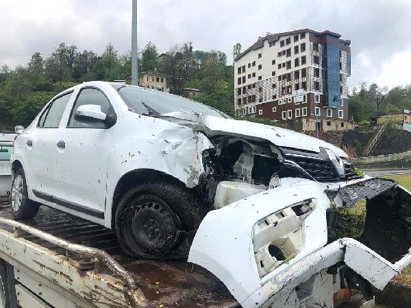 Rize’ de, MHP MYK Üyesi olan Otomobil Kaza Yaptı: 3 Yaralı