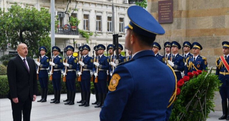 Azerbaycan’da Cumhuriyetin 101. yıl dönümü kutlanıyor