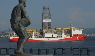 Yavuz sondaj gemisi Çanakkale Boğazı’ndan geçti! Şehitleri selamladı!
