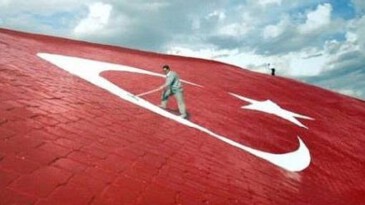 MİLLİYETÇİLİĞİMİZ “YAŞASIN” VE “KAHROLSUN” SLOGANLARI ETRAFINDA DOLANAN BİR DUYGU YIĞINI DEĞİLDİR.