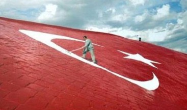 MİLLİYETÇİLİĞİMİZ “YAŞASIN” VE “KAHROLSUN” SLOGANLARI ETRAFINDA DOLANAN BİR DUYGU YIĞINI DEĞİLDİR.