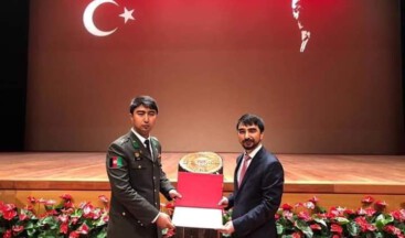Afganistanlı Özbek Lider Dostum’un oğlu kurmay yüzbaşı oldu