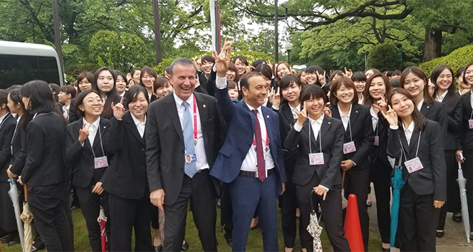 Japon diplomatlardan Bozkurt işareti