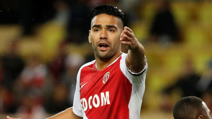 Galatasaray ile anılan Radamel Falcao maç öncesi sakatlandı!