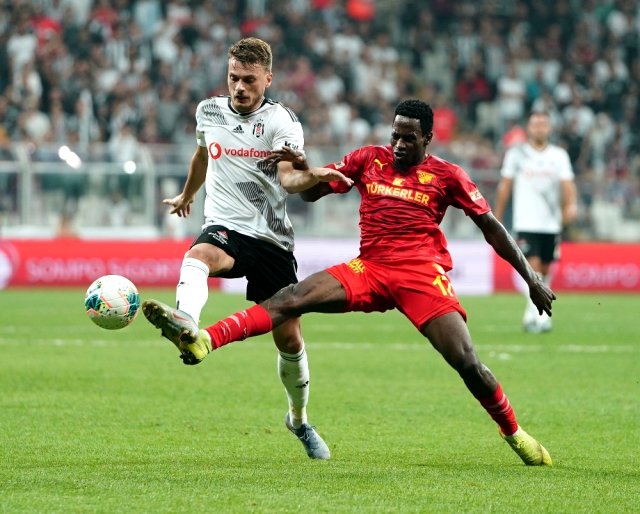 Beşiktaş sahasında Göztepe’yi 3-0 yenerek Sivas mağlubiyetini unutturdu