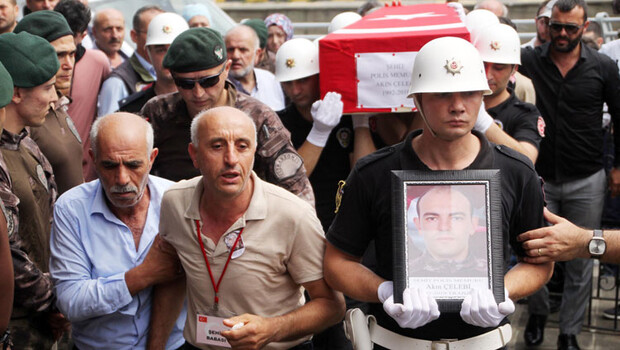 Diyarbakır’da Şehit olan polis Akın Çelebi, Trabzon’da toprağa verildi