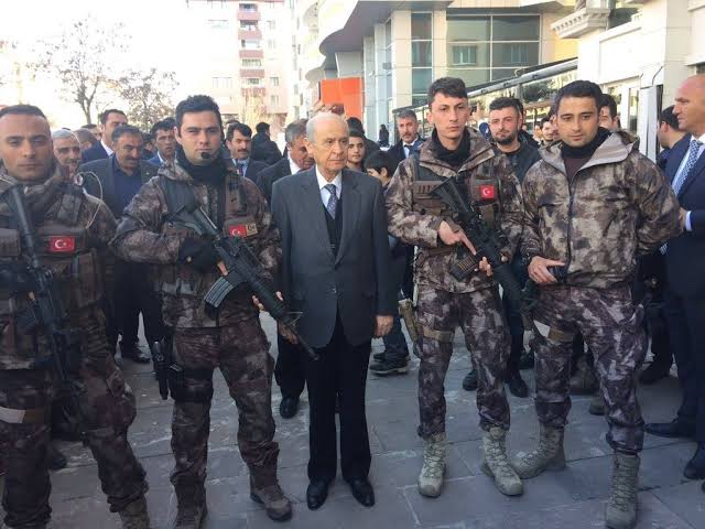 MHP Lideri Bahçeli’den belediye operasyonlarına destek