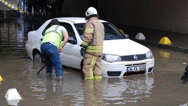 İstanbul’da Anadolu yakasında sağanak yağış etkili oldu