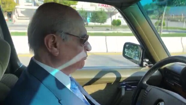 MHP Lideri Bahçeli, klasik otomobille Başkent sokaklarında