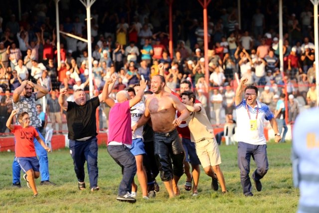 667. Tarihi Elmalı Yağlı Güreşlerinde başpehlivan Ali Gürbüz oldu.