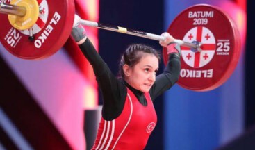 Milli halterci Şaziye Erdoğan altın madalya kazandı