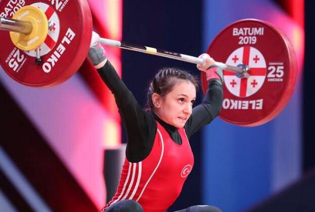 Milli halterci Şaziye Erdoğan altın madalya kazandı