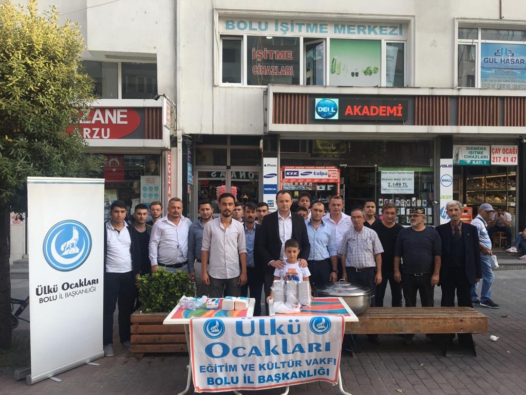 Bolu Ülkü Ocakları Aşure İkram Etti
