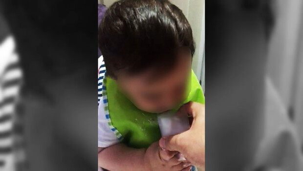 Çocuklarına içki içiren anne ve baba Uşak’ta gözaltına alındı