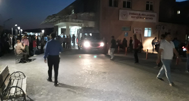 Diyarbakır’ın Kulp ilçesinde teröristlerin yola döşediği patlayıcı infilak etti 4 vatandaşımız şehit, 13 yaralı