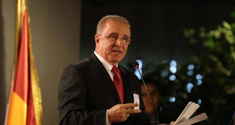 Fatih Terim’e verilen cezaya bir tepki de eski başkan Ünal Aysal’dan geldi! Galatasaray Düşmanları maskesini çok erken indirdi