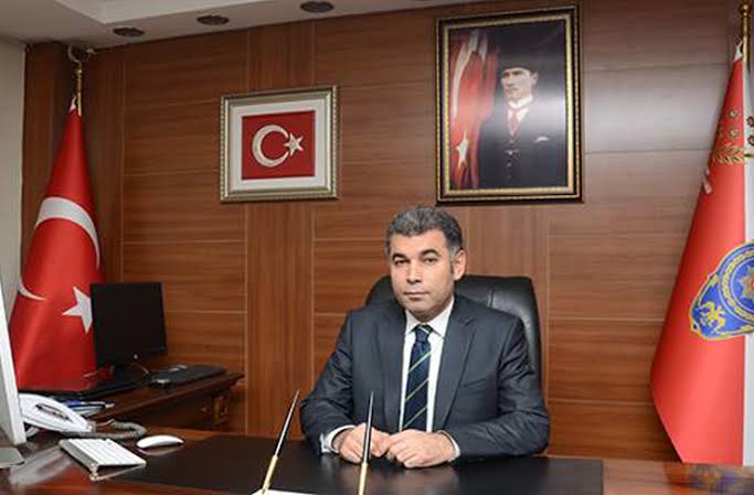 Hatay Emniyet Müdürü Kamil Karabörk ve ailesi kaza geçirdi. Eşi kazada hayatını kaybetti.
