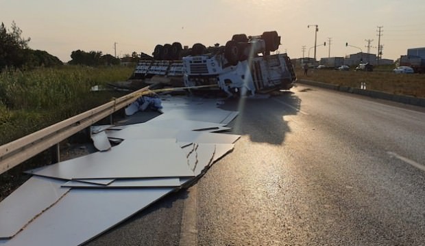 Karacabey – Bursa yolunda kazada tır ters döndü