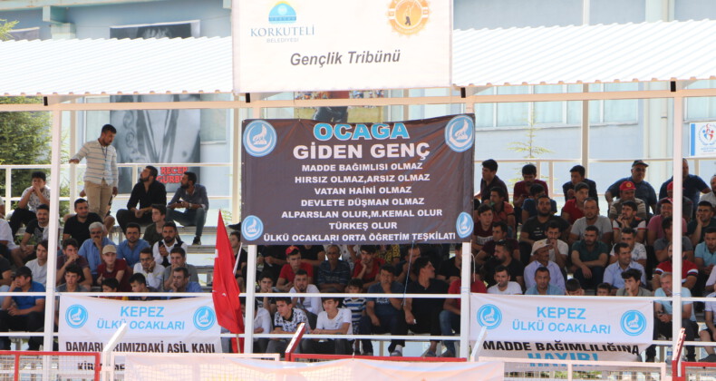 Kepez Ülkü Ocakları Korkuteli Yağlı Güreşlerinde Anlamlı Pankart açtı