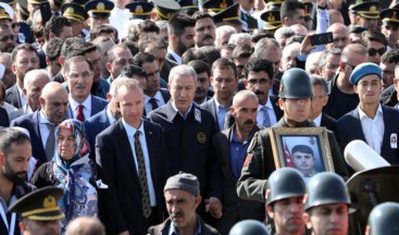 Bakan Akar ve Komutanlar Şehidimiz Ahmet Topçu&rsquo;yu Son Yolculuğuna Uğurladı