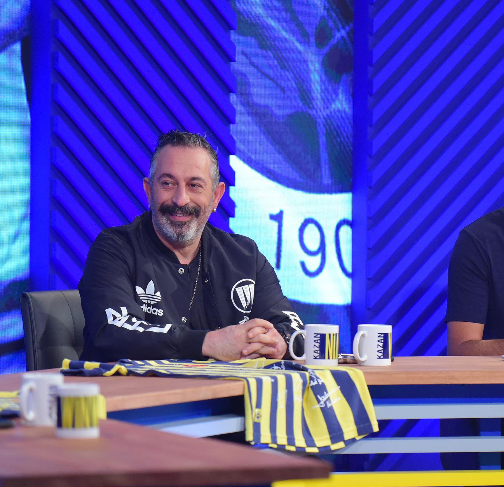 Cem Yılmaz, gösteri gelirlerini “Mehmetçik Vakfına” bağışlayacak