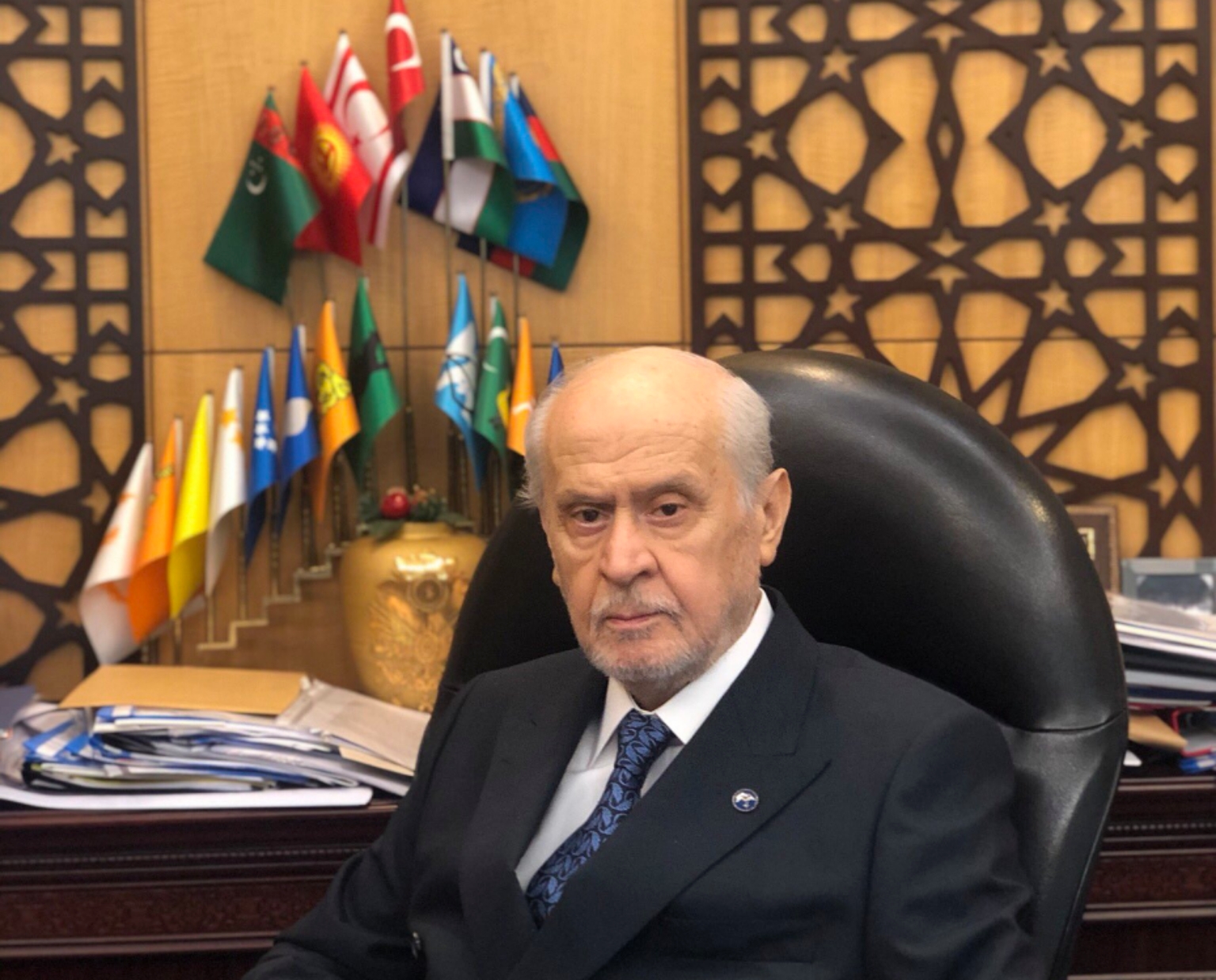 TÜRK DÜNYASININ UMUDU LİDER DEVLET BAHÇELİ