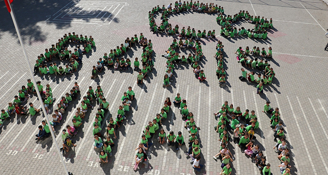 Amasya Taşova Yeşilırmak Şehit Ferhat Bolat İlkokulu öğrencilerinden Mehmetçiğe “Barış Pınarı” koreografili destek