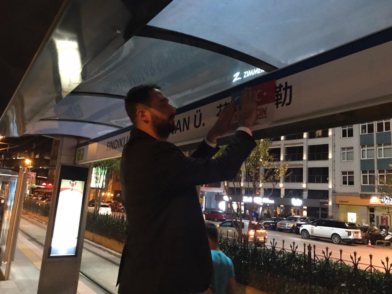 İstanbul Ülkü Ocakları’ndan ‘İBB’nin çinçe duraklarına’ afişli tepki