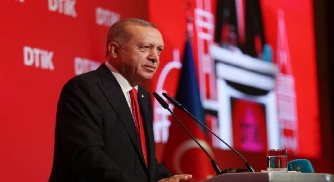 Erdoğan: 300 milyonluk büyük bir aileyiz, bir kere yükselen bayrak bir daha inmez