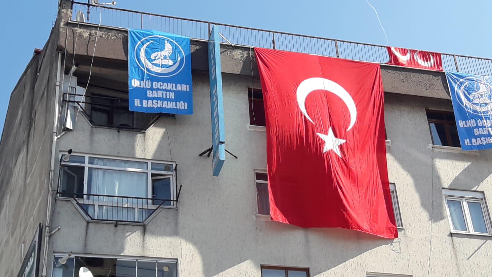 Bartın Ülkü Ocakları&rsquo;ndan Mehmetçik&rsquo;e Bayraklı destek