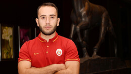 Olcan Adın sosyal medya hesabından futbolu bıraktığını açıkladı