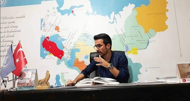 TANRI DAĞININ ÇOCUKLARININ KARŞISINDAKİ MEZOPOTAMYA SIÇANLARI