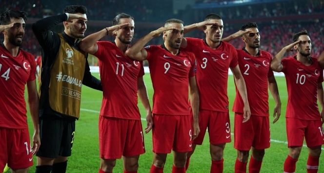 UEFA, A Milli Takımımızın asker selamını incelemeye aldı