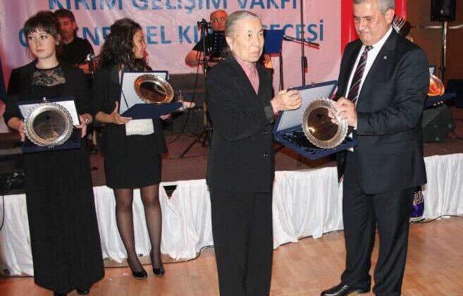 Ruslar 82 yaşındaki Kırım Milli Mücadele önderlerinden gazeteci Ayşe Seitmuratova’yı tutukladı