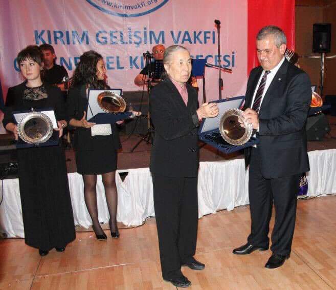 Ruslar 82 yaşındaki Kırım Milli Mücadele önderlerinden gazeteci Ayşe Seitmuratova’yı tutukladı