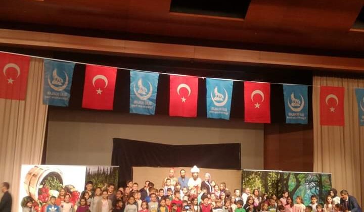 Ülkü Ocakları’nın tiyatrosuna yoğun ilgi! Salona sığmadılar