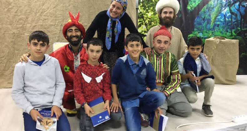 Ülkü Ocakları Tiyatro Ekibinin oyunu otizmli çocukları sevindirdi