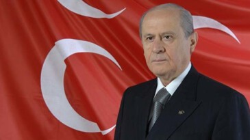 Devlet Bahçeli: Kandil’in yeni CHP’si şerefsiz teröristlere ne sözle, ne de eylemle karşı gelemeyen, karşı çıkamayan bizim nazarımızda akan kanda payları olan, vatansızlardır