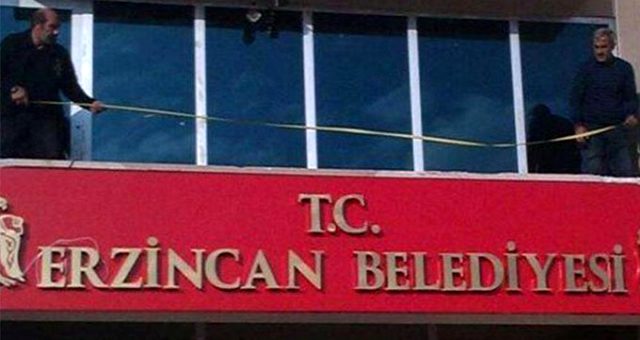 MHP’li Başkan talimat verdi Erzincan Belediyesi tabelasına T.C ibaresi eklendi