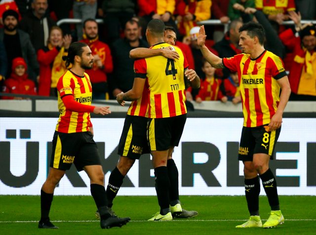 Göztepe yeni stadı’nda oynadığı ilk maçta Beşiktaş’ı  2-1 mağlup etti