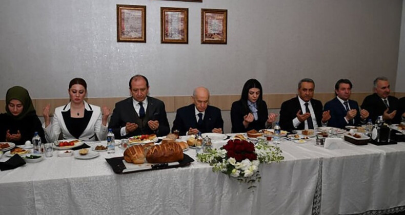 MHP Lideri Devlet Bahçeli genel merkez personeli ile kahvaltı’da buluştu
