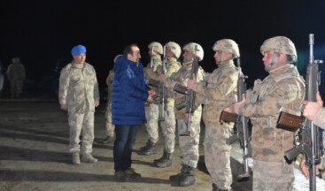 Şırnak Valisi Ali Hamza Pehlivan, yeni yılı Mehmetçik ile karşıladı