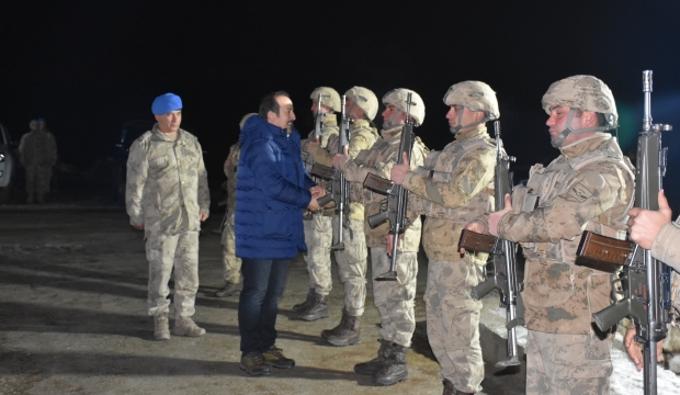 Şırnak Valisi Ali Hamza Pehlivan, yeni yılı Mehmetçik ile karşıladı