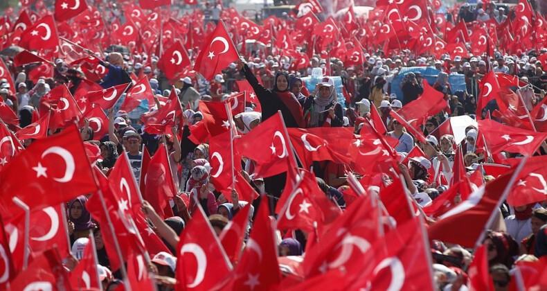 Milletini Seven İnsanların Farkı