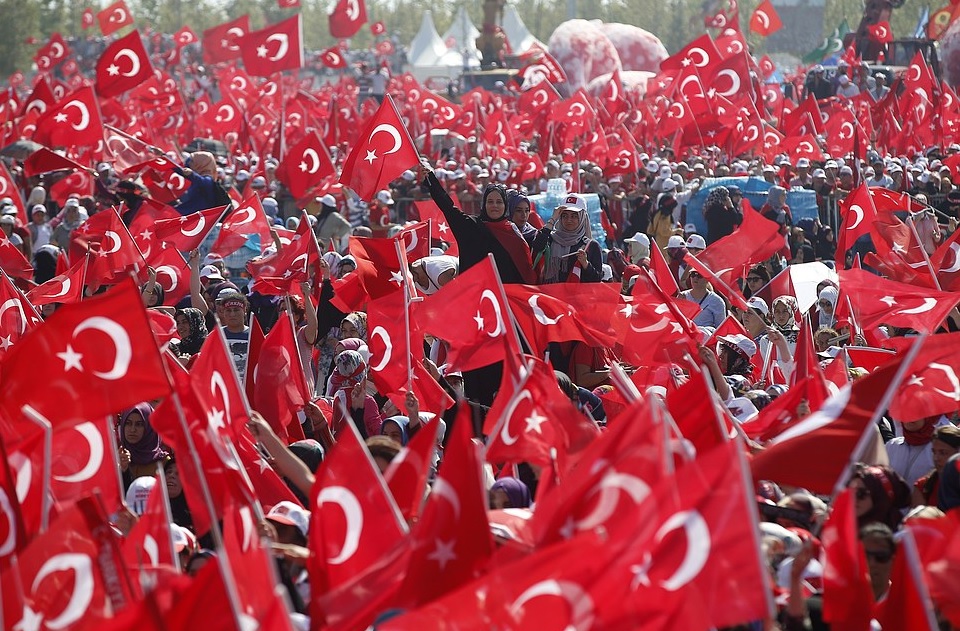 Milletini Seven İnsanların Farkı