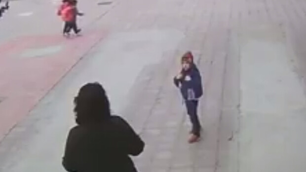 İlkokul öğrencisi Çorum’lu Mehmet’den duygulandıran Türk Bayrağı hassasiyeti