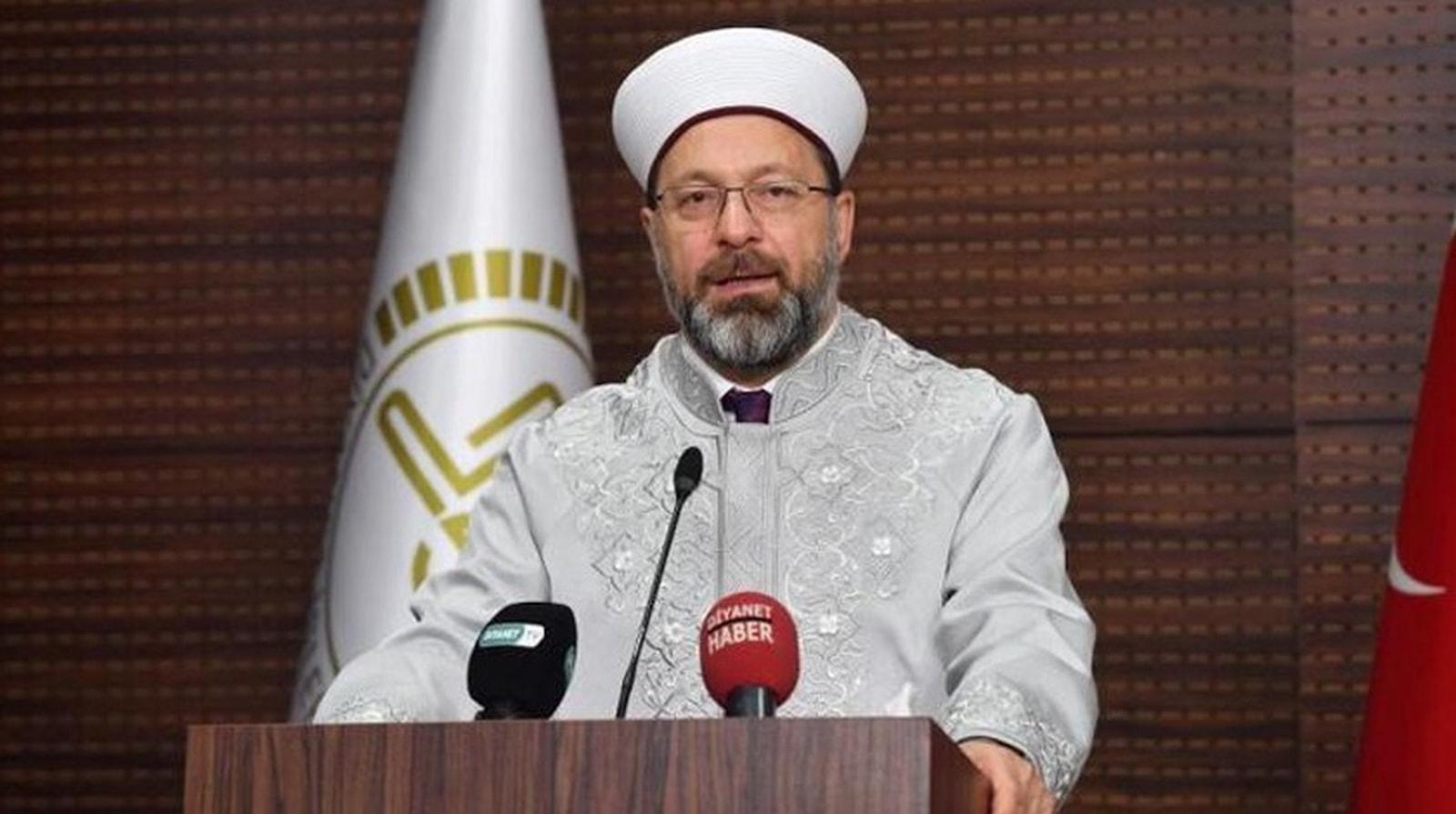 Diyanet İşleri Başkanı Ali Erbaş’dan koronavirüs açıklaması: Cami ve mescitlerde cemaatle namaza ara verilecek #Coranatuerkiye