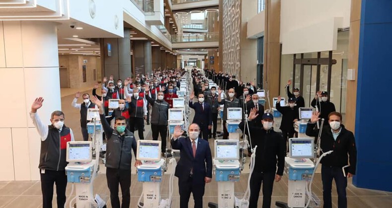 Selçuk Bayraktar’dan Yerli Solunum cihazı açıklaması “Bizi buraya kilitleyin, bu iş bitmeden buradan çıkmayacağız” diyen mühendislerimizin eseri…”