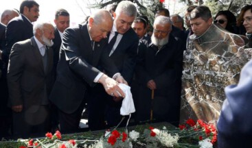 MHP Lideri Devlet Bahçeli “Türkeş Bey, şartlara ve olaylara körü körüne boyun eğmeyen dirayet ve şahsiyet timsaliydi”